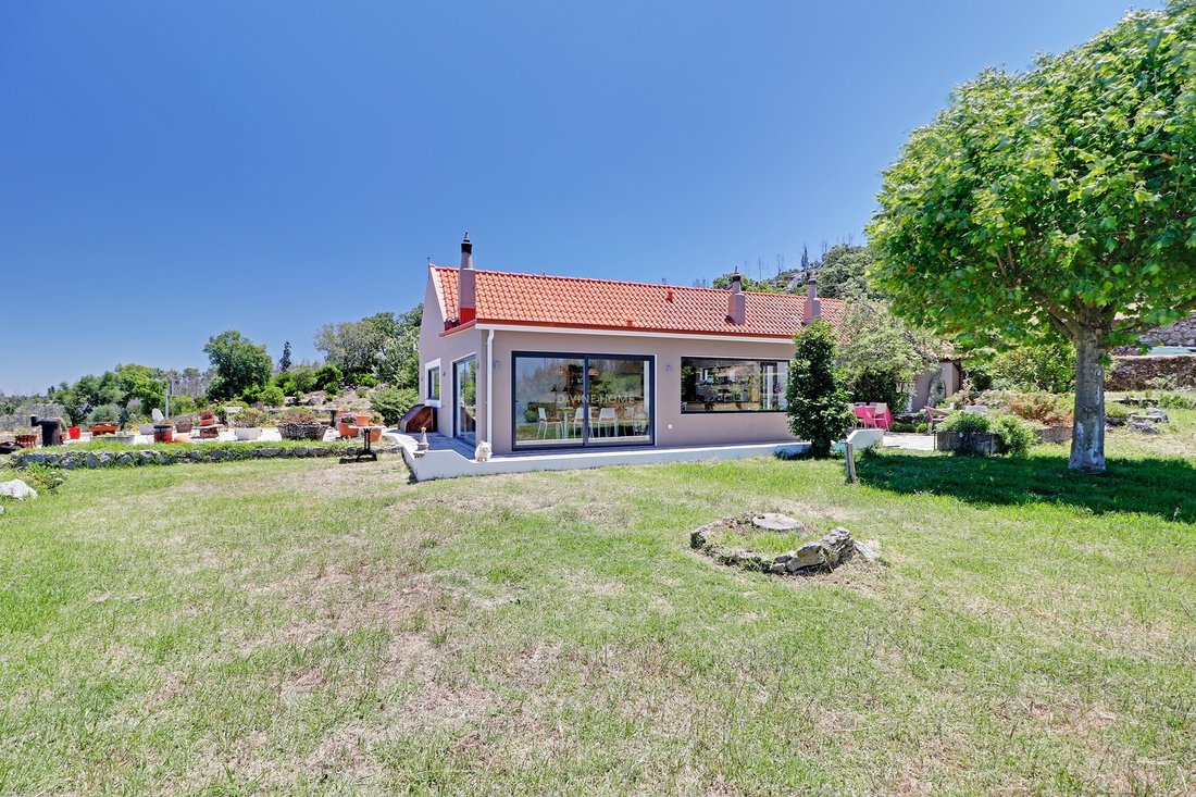 Villa And Annex On A Private Plot On 4 Hectare In Monchique, Algarve