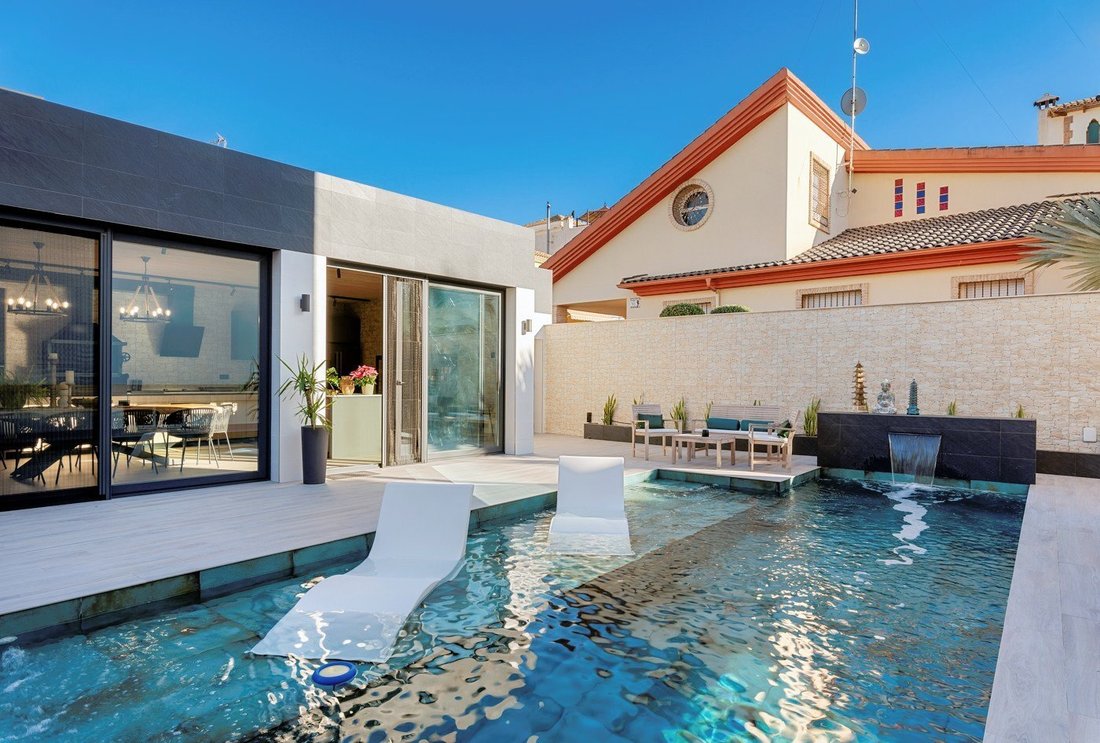 Jacarilla Villa In Jacarilla, Valencian Community, Spain For Sale