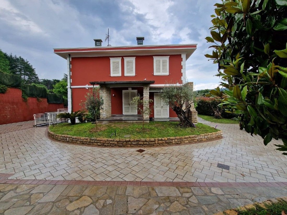 Villa in Camaiore, Tuscany, Italy 4 - 12944498