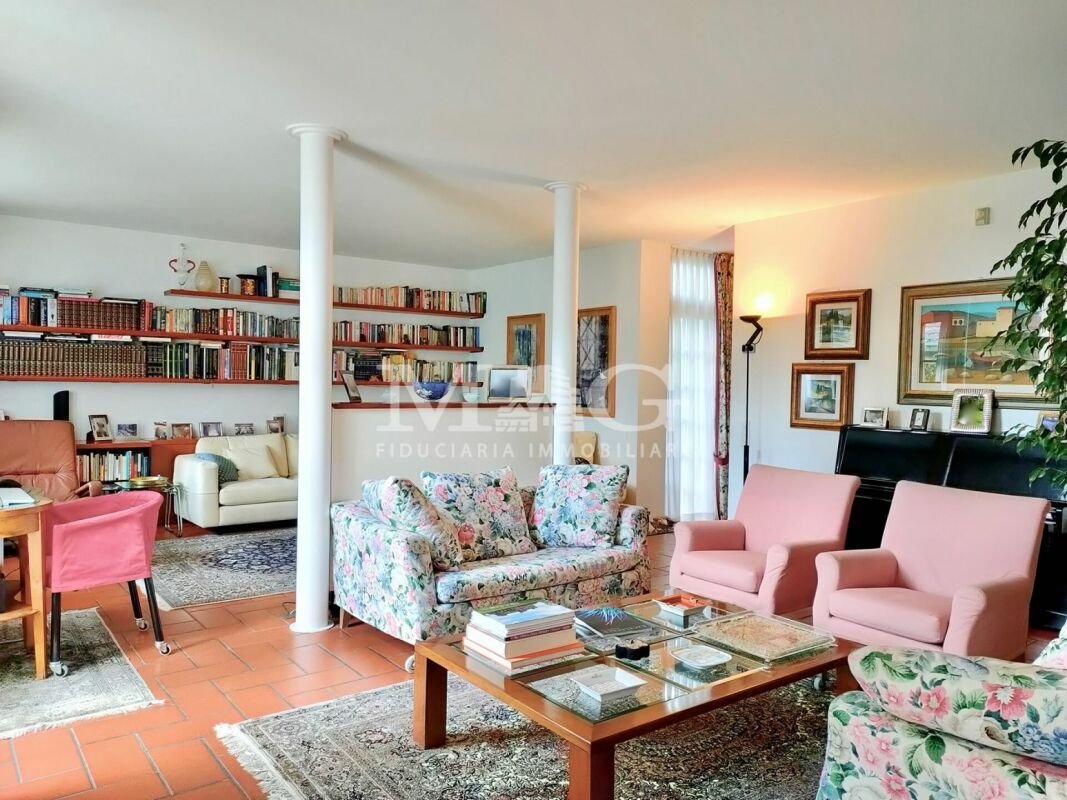 House in Lugano, Ticino, Switzerland 2 - 13709391