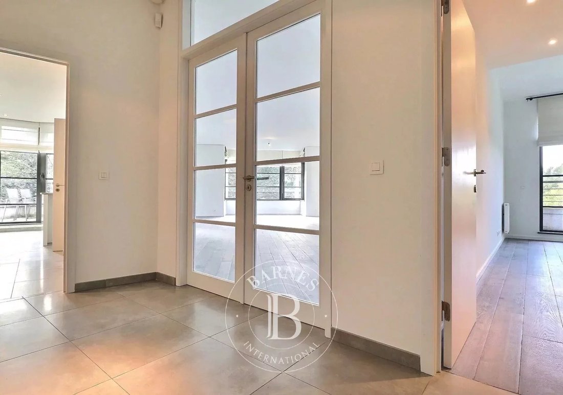 Parc De Woluwe 2 Bedroom Apartment + In Woluwe Saint Lambert, Belgium