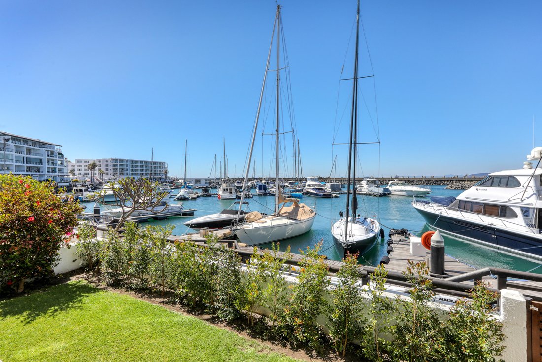 Apartment in Mouille Point, Cape Town, South Africa 3 - 13713322