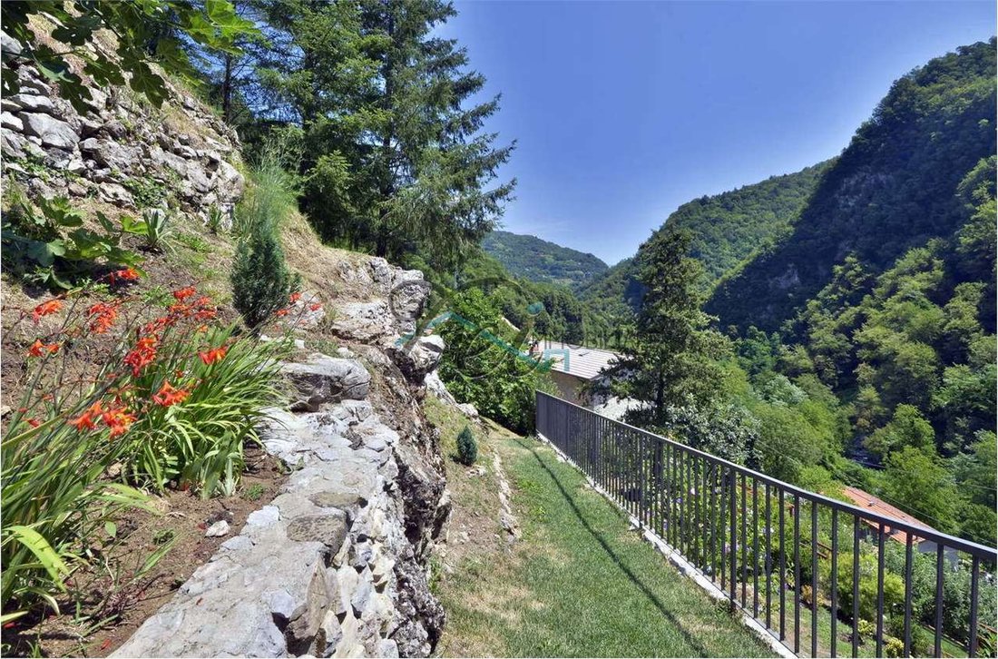 Estate in Fabbriche di Vergemoli, Tuscany, Italy 3 - 13715219