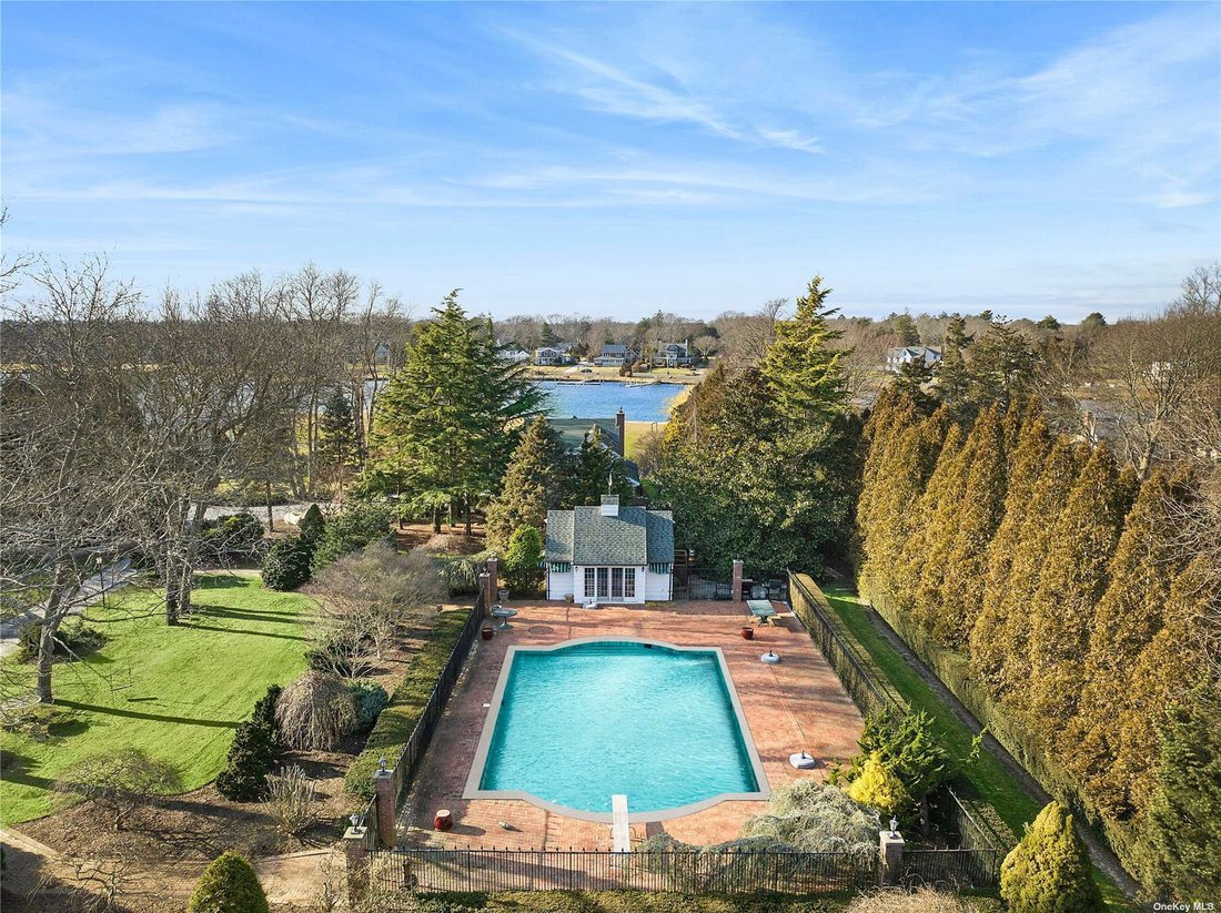 House Center Moriches In Center Moriches, New York, United States For