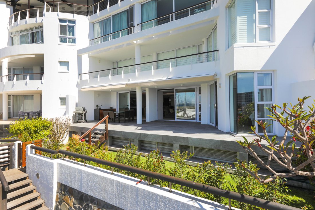 Apartment in Mouille Point, Cape Town, South Africa 1 - 13713322