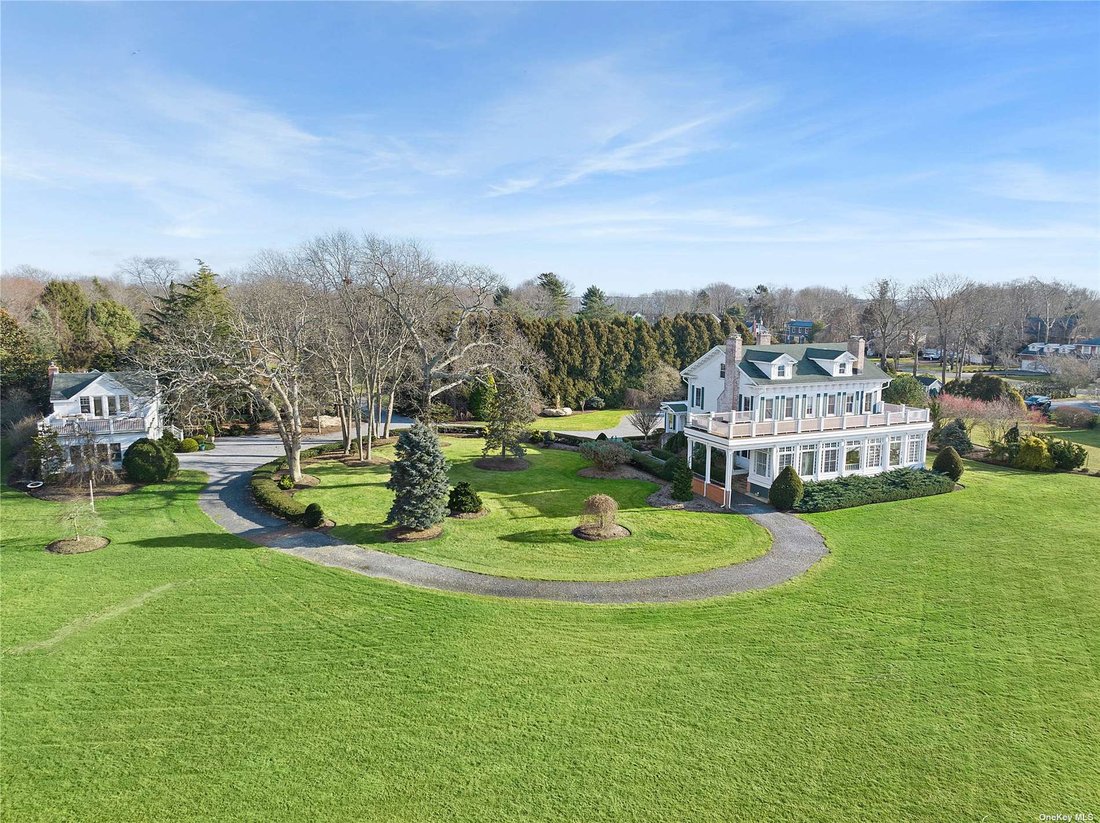 House Center Moriches In Center Moriches, New York, United States For