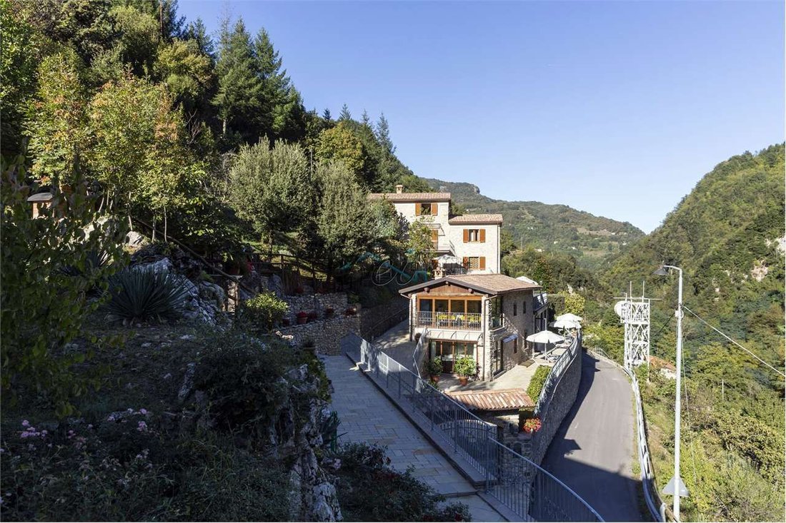 Estate in Fabbriche di Vergemoli, Tuscany, Italy 2 - 13715219