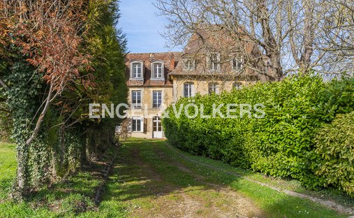 Calvados 19th Century Chateau In Perfect Condition