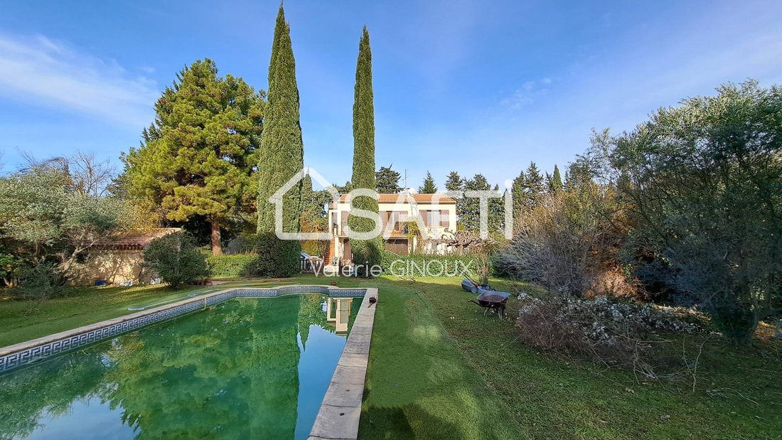 Maison Traditionnelle Avec In Tarascon, Provence Alpes Côte D'azur