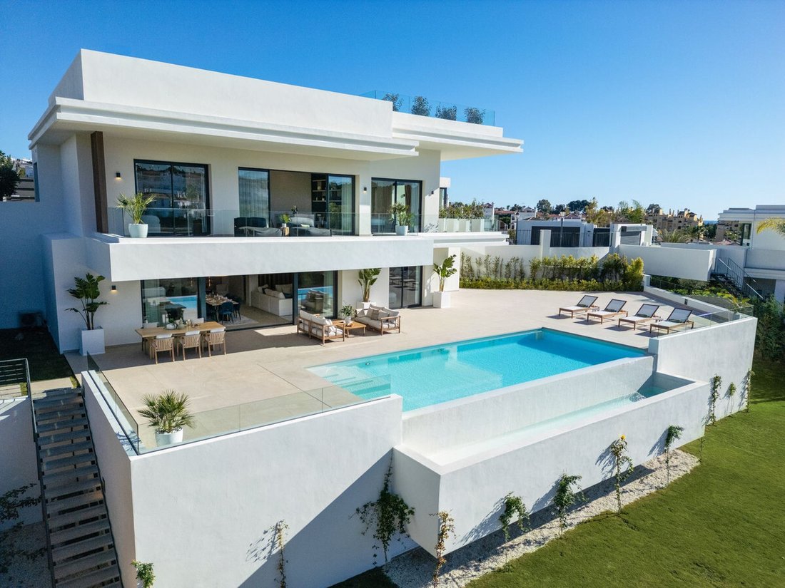 Villa in Estepona, Andalusia, Spain 1 - 13721799