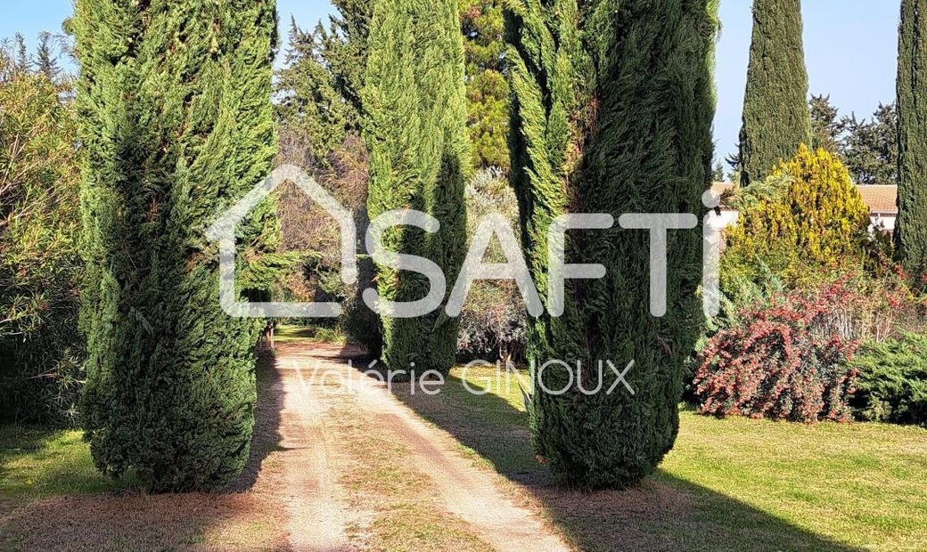 Maison Traditionnelle Avec In Tarascon, Provence Alpes Côte D'azur