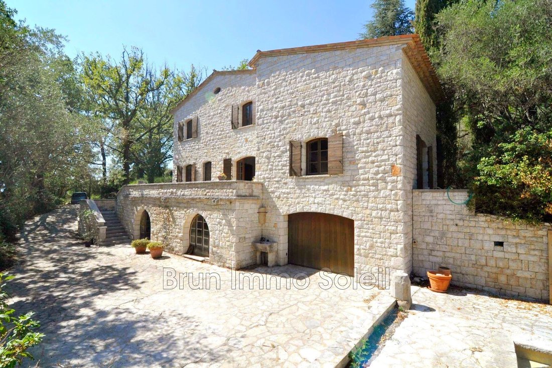 Villa in Saint-Jeannet, Provence-Alpes-Côte d'Azur, France 1 - 13420750