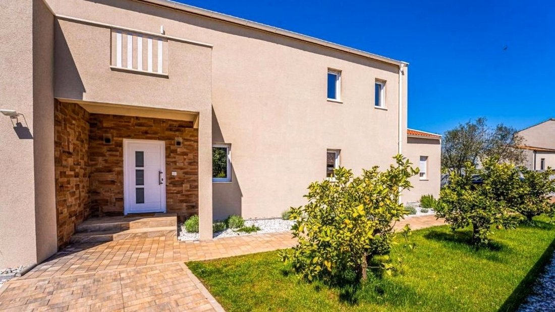 House Novigrad, 274m2 In Novigrad, Istria County, Croatia For Sale