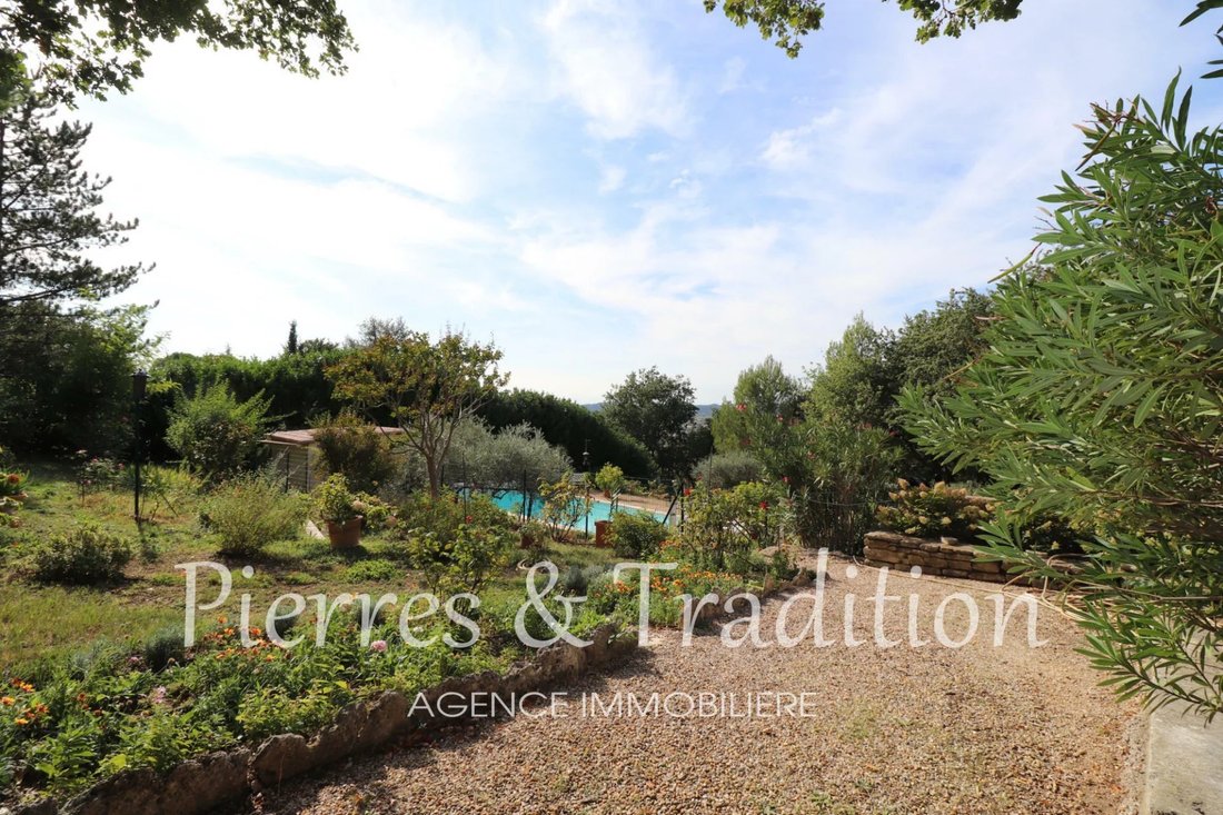 Apt, Single Storey House With Large In Apt, Provence Alpes Côte D'azur