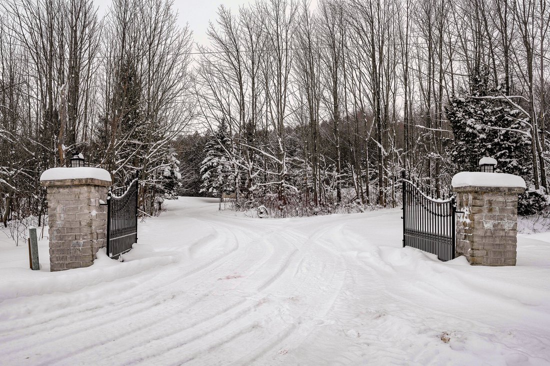 Beautiful Home On 95 Acres In Duntroon, Ontario, Canada For Sale (13725491)