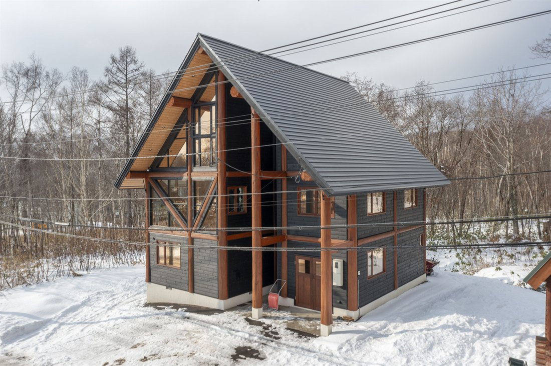 Moiwa Log House In Niseko, Hokkaido, Japan For Sale (13728475)
