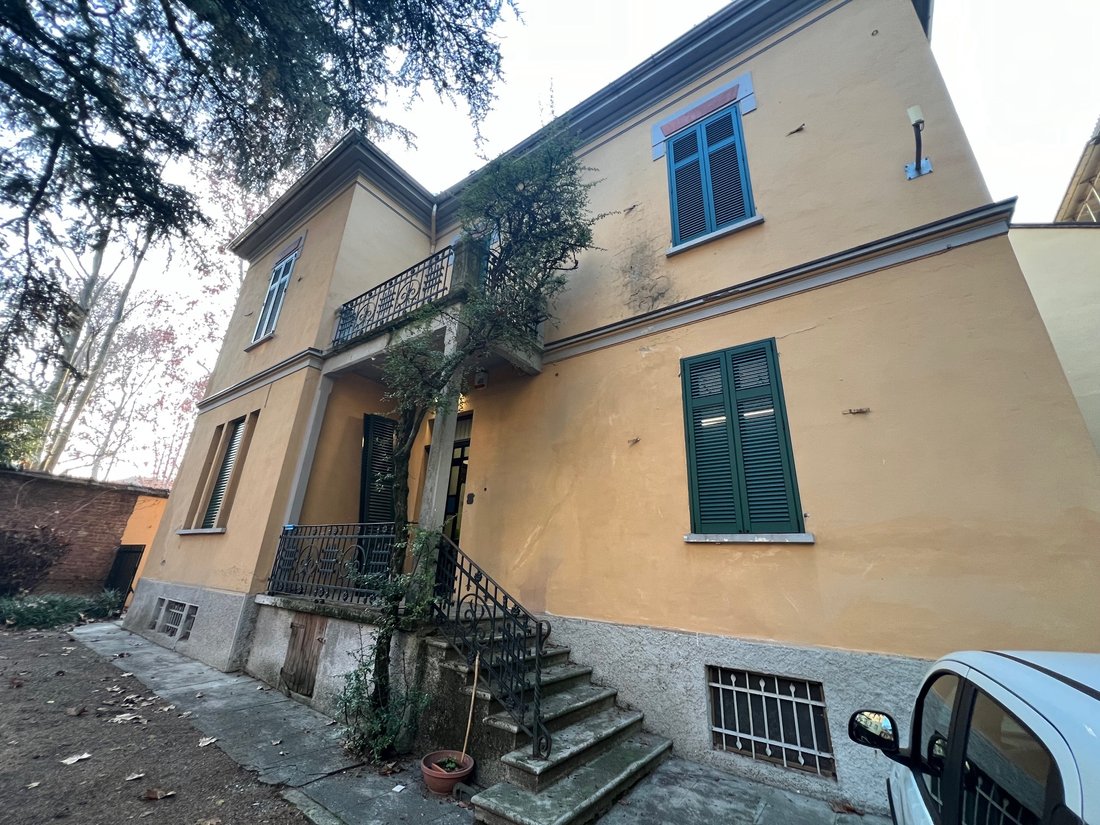 Villa in Garibaldi Square Zone, Alessandria, Italy 1 - 13729340