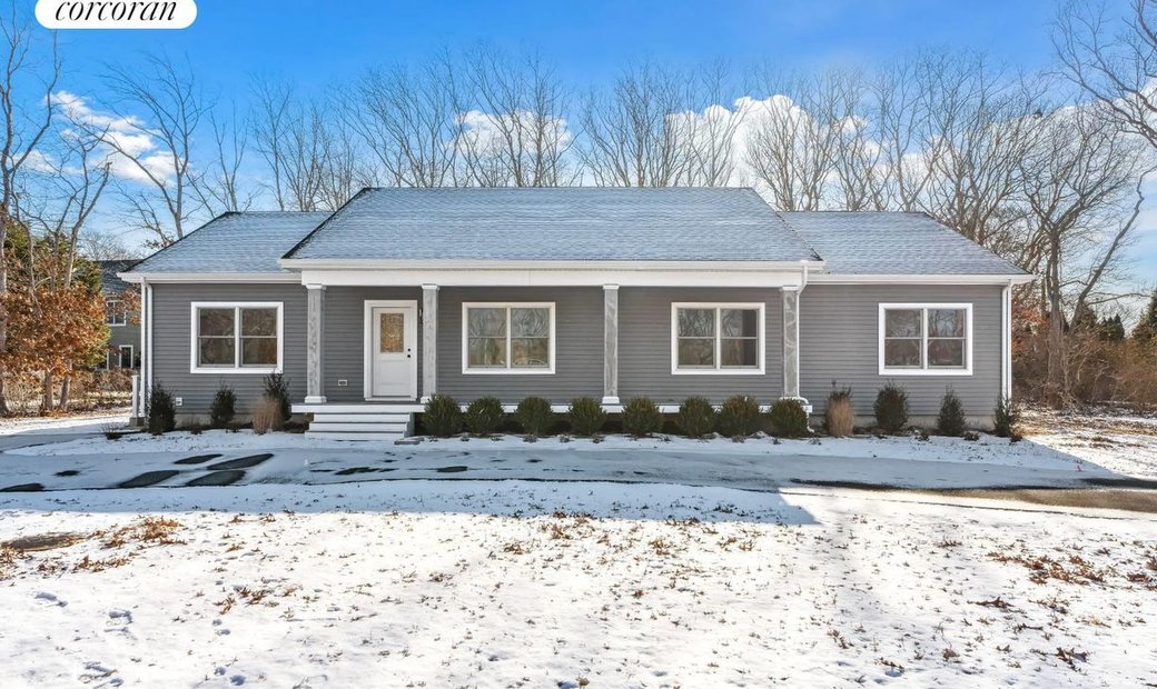 33 South Country Road, Quiogue, Ny 11978 In Quogue, New York, United