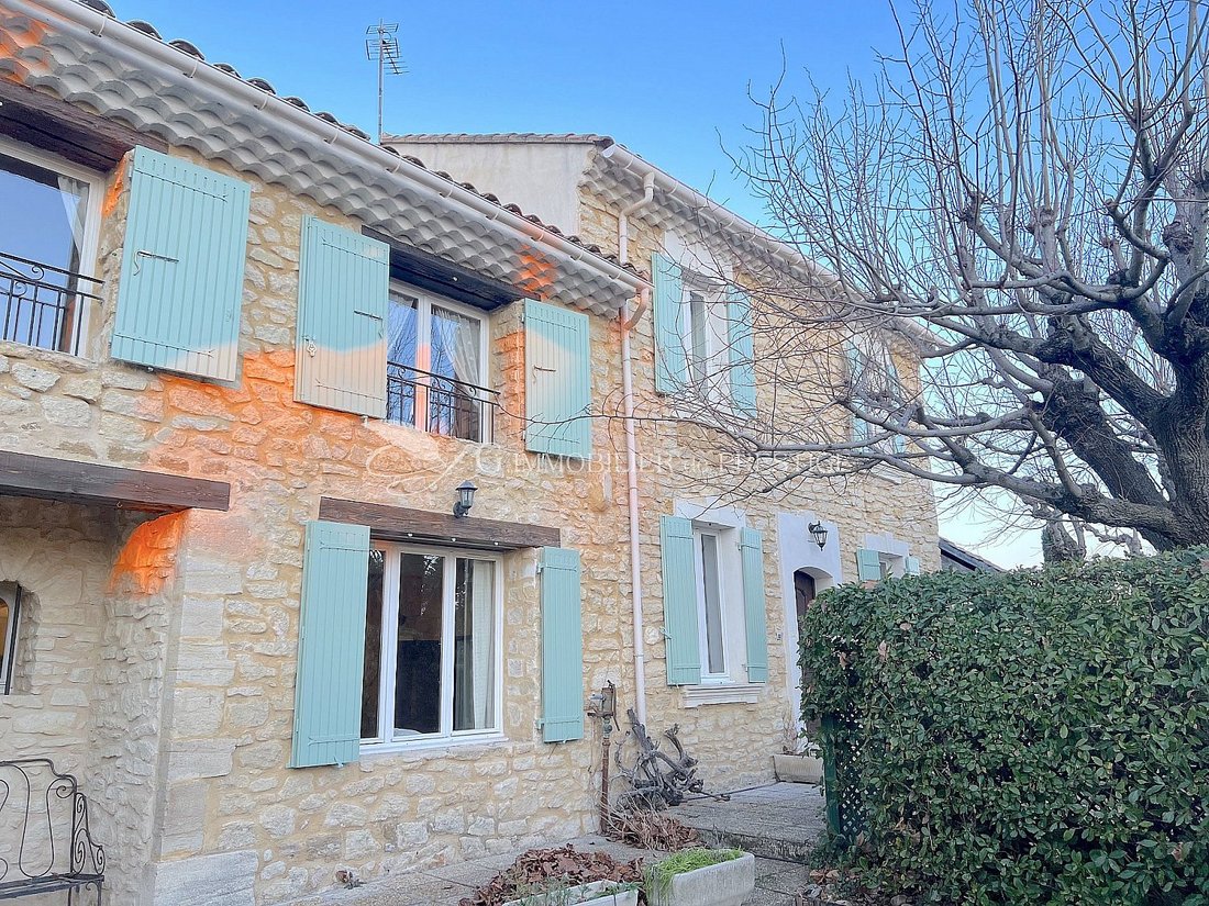 Provençal Stone Haven: A Six-Bedroom Sanctuary Beneath Mont Ventoux’s Gaze