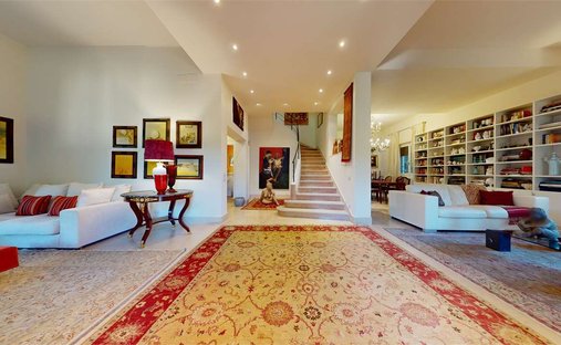 Villa in Vittoria Apuana, Forte dei Marmi, Tuscany 1