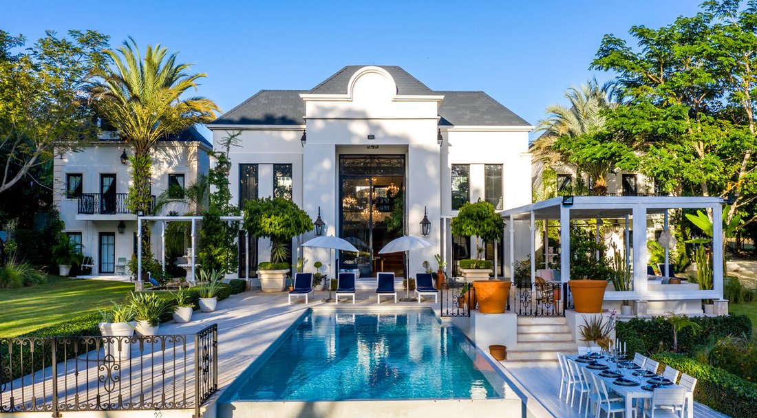 Château du Cacique: Where Caribbean Breeze Meets Timeless Grandeur
