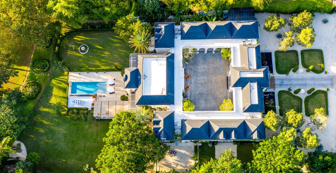 Château du Cacique: Where Caribbean Breeze Meets Timeless Grandeur - 5