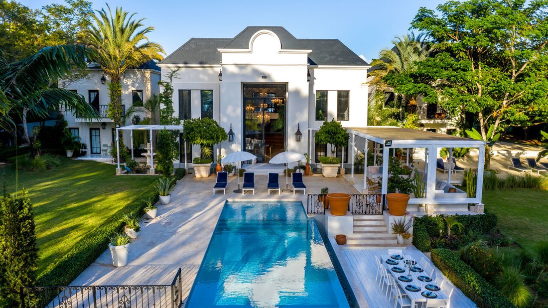 Château du Cacique: Where Caribbean Breeze Meets Timeless Grandeur