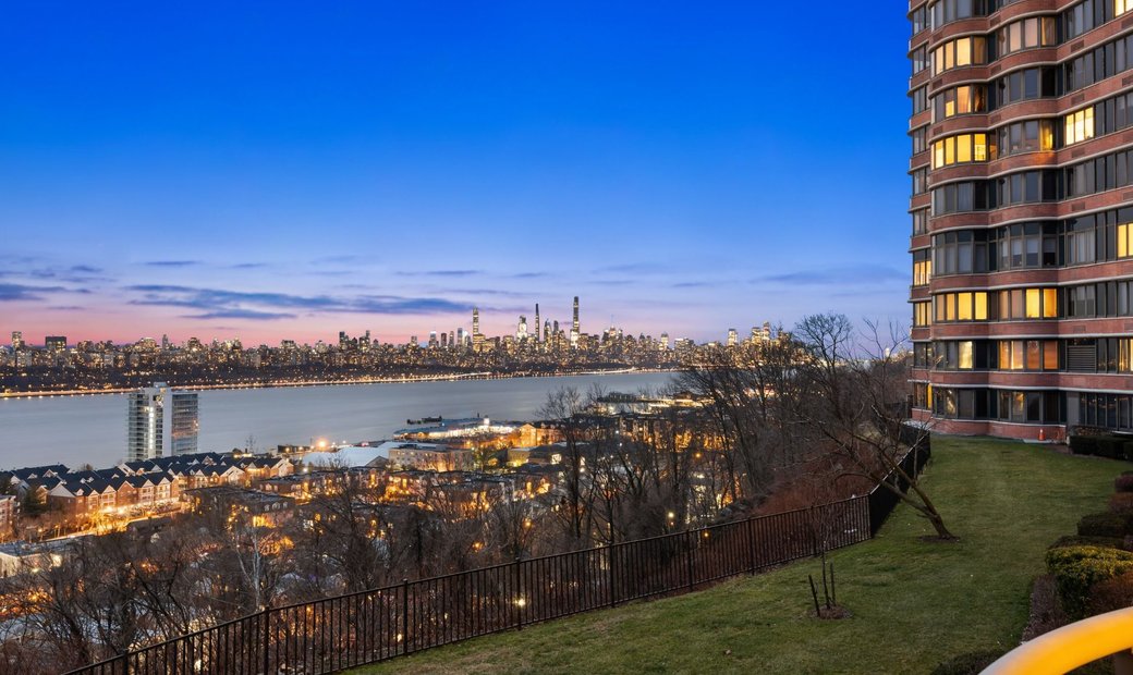 100 Carlyle Drive, ,, Nj, 07010 In Cliffside Park, New Jersey, United