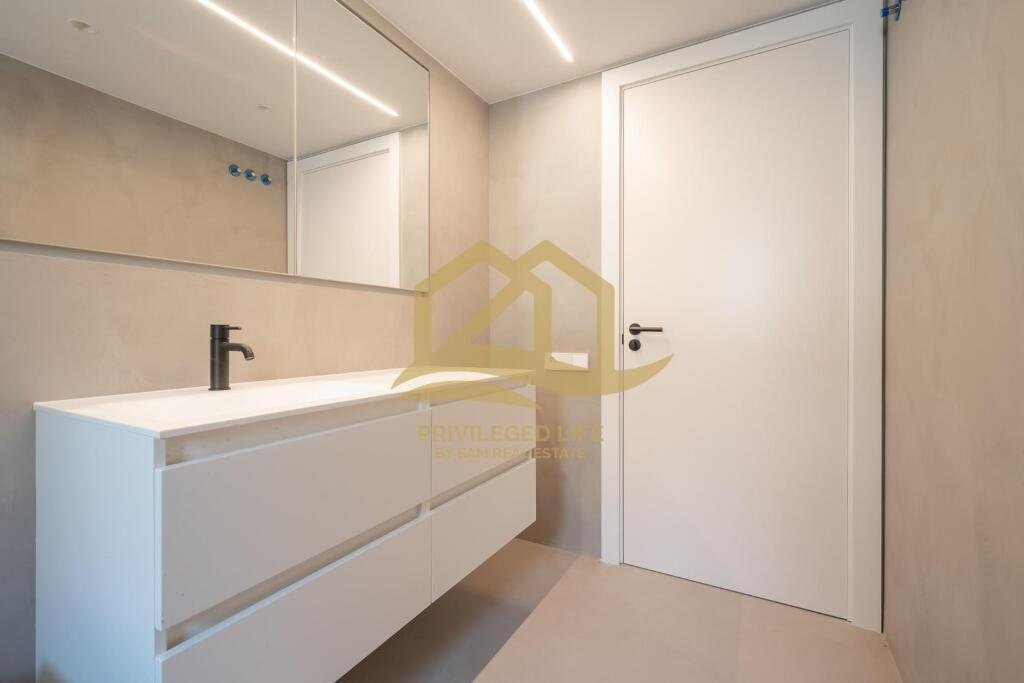 Apartment in Ciutat Vella, Barcelona, Spain 3 - 13646697