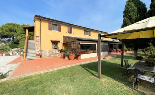 Country House in Vecchiano, Tuscany, Italy 1
