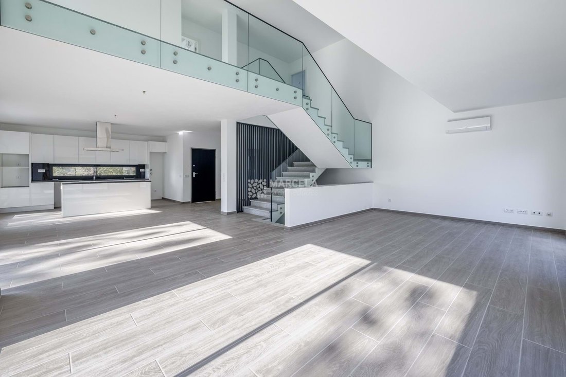 Modern 4 Bed Villa With Pool, In Praia De Monte Clérigo, Algarve