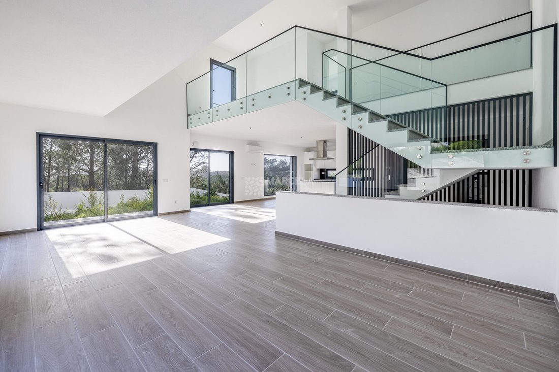 Modern 4 Bed Villa With Pool, In Praia De Monte Clérigo, Algarve