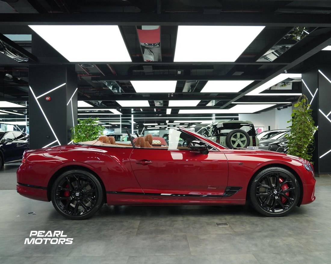 Cabriolet in Dubai, Dubai, United Arab Emirates 4 - 13742467
