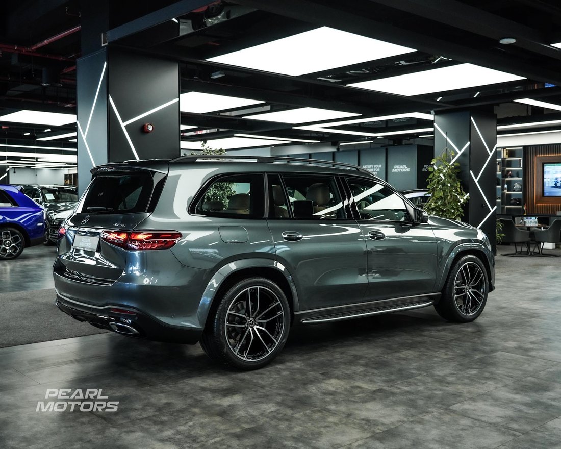 Suv in Dubai, Dubai, United Arab Emirates 3 - 13744214