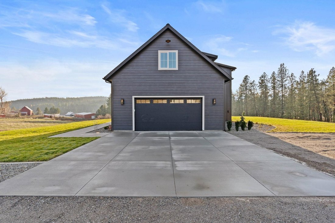 Boutique Design On 10 Acres Of Palouse In Valleyford, Washington