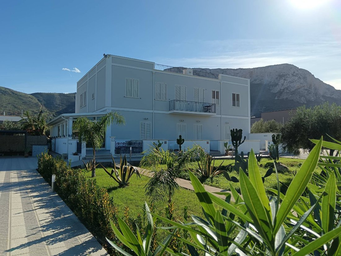 Villa In Vendita A Terrasini In Terrasini, Sicily, Italy For Sale