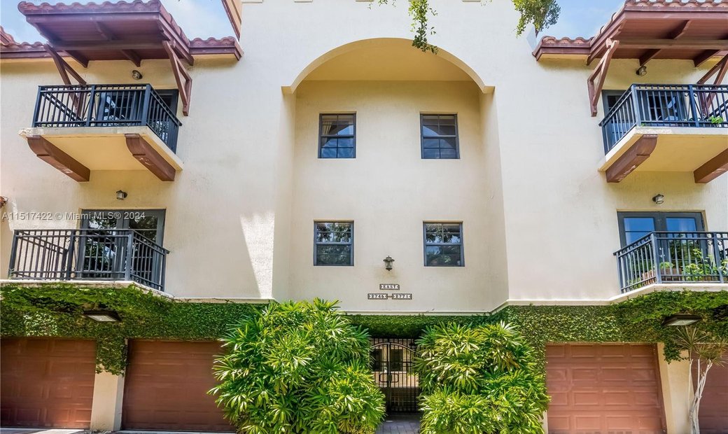Townhouse Coconut Grove In Miami, Florida, United States For Rent