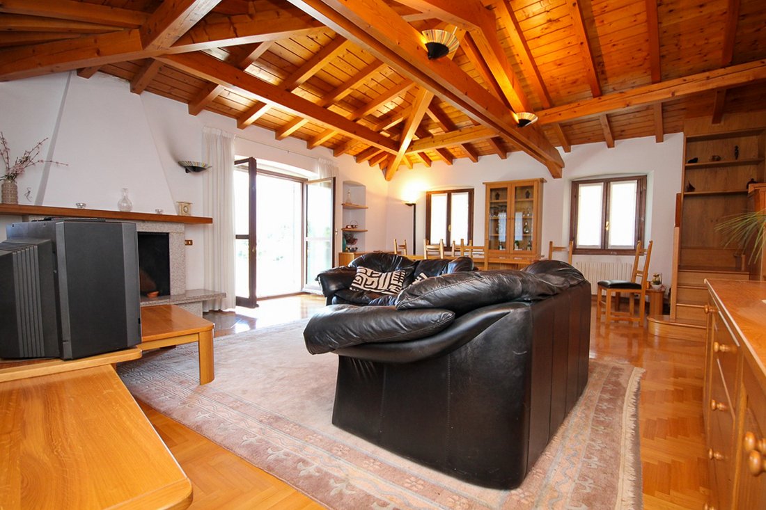 Apartment in Ossuccio, Lombardy, Italy 2 - 13748272