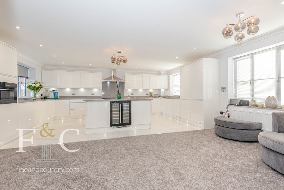 House in Crooked Mile, Nazeing, England 3 - 13750406