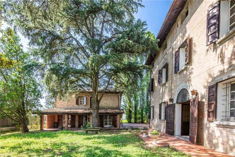 Country House in Northern Fractions, Cento, Emilia-Romagna 2 - 13753745