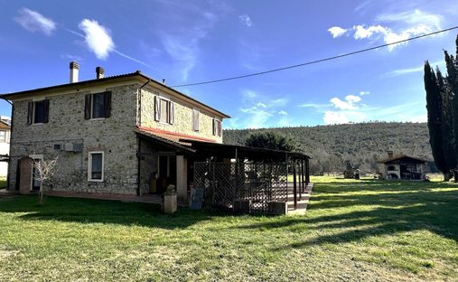 Maisons de campagne à Monteverdi Marittimo, Toscane, Italie 1