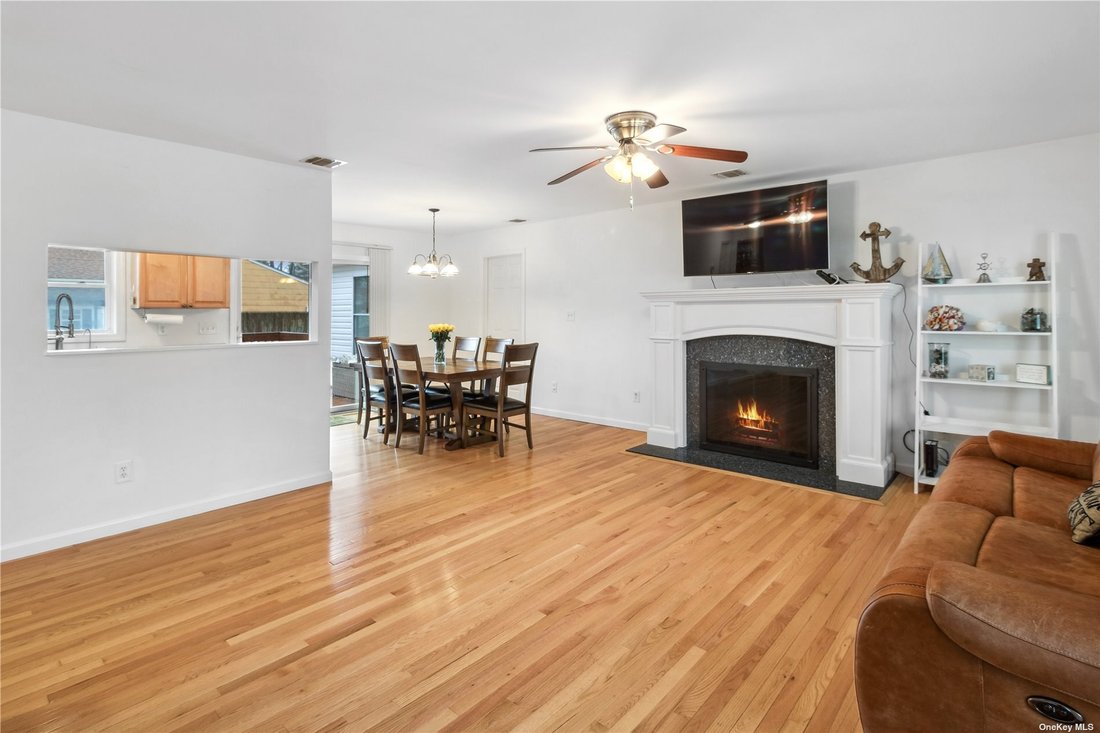 House Center Moriches In Center Moriches, New York, United States For