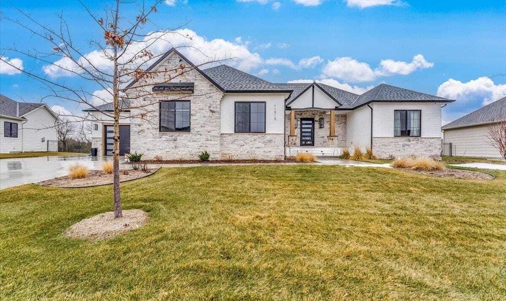 Spectacular Contemporary Ranch Home On A In Bel Aire, Kansas, United