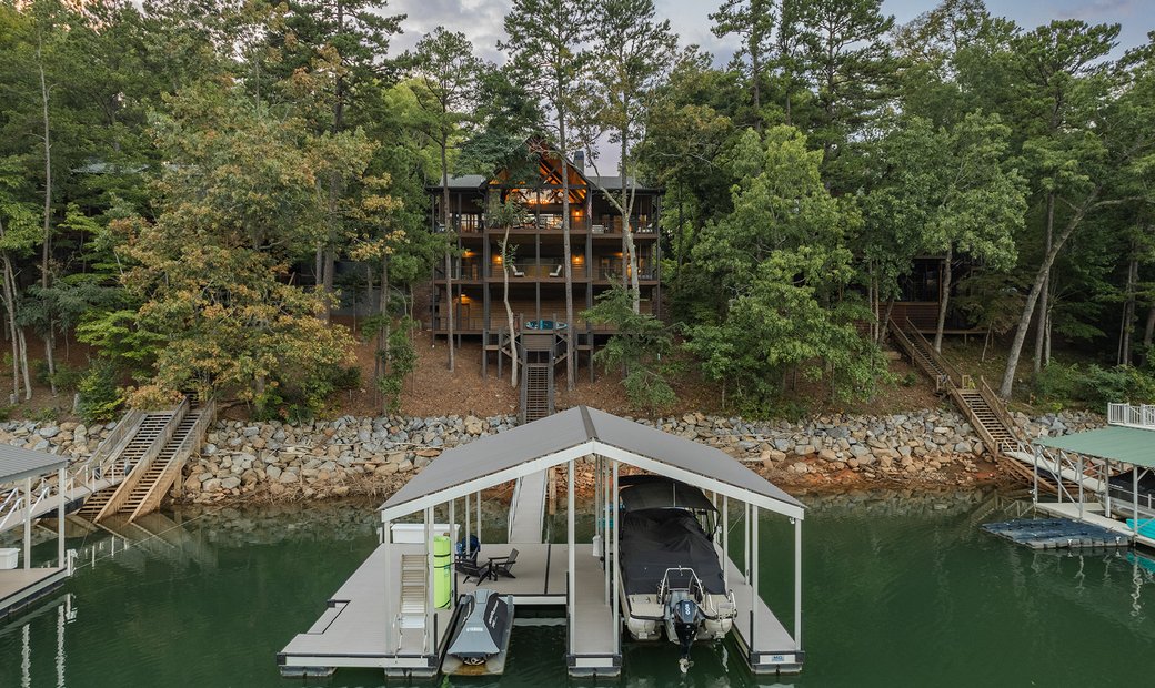 Stunning Mountain And Lakefront Oasis In Blue Ridge, United