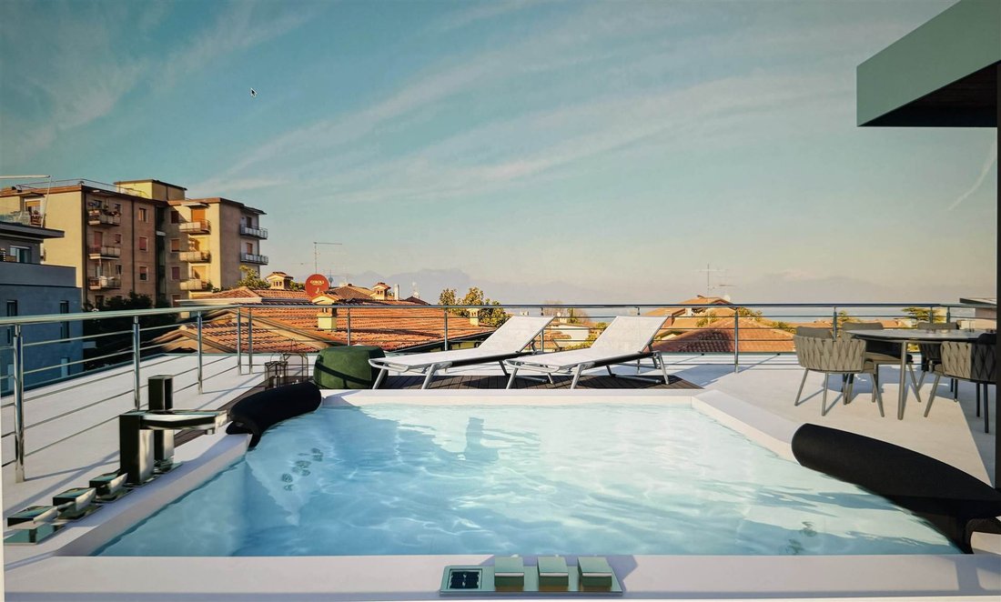 Apartment in Desenzano Centro, Desenzano del Garda, Lombardy 1 - 13759576