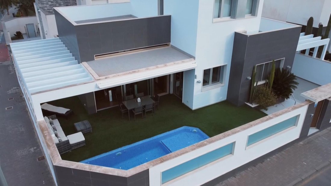 Villa in Pilar de la Horadada, Valencian Community, Spain 2 - 13760934
