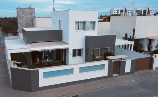 Villa in Pilar de la Horadada, Valencian Community, Spain 1