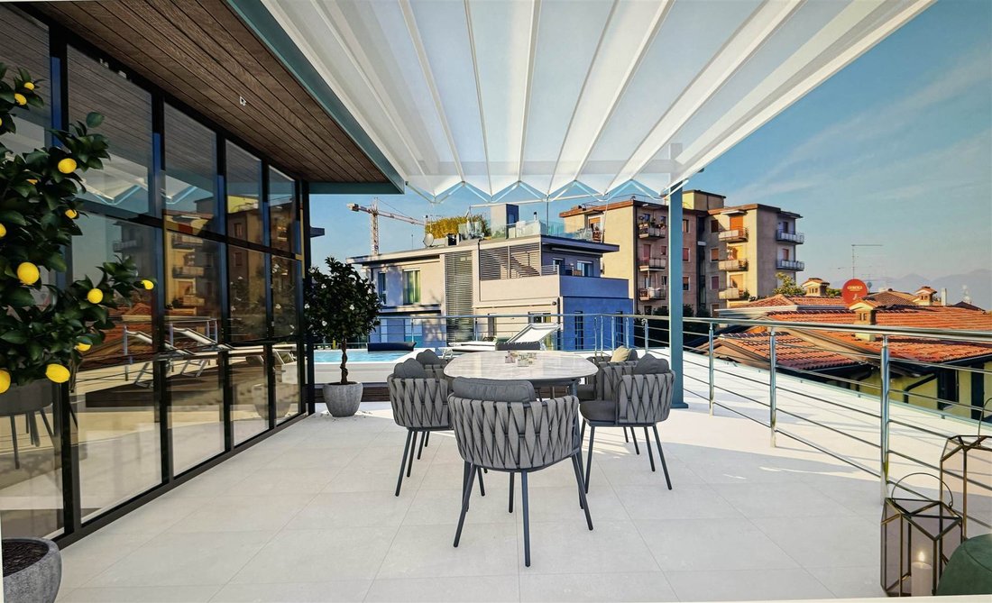 Apartment in Desenzano Centro, Desenzano del Garda, Lombardy 2 - 13759576