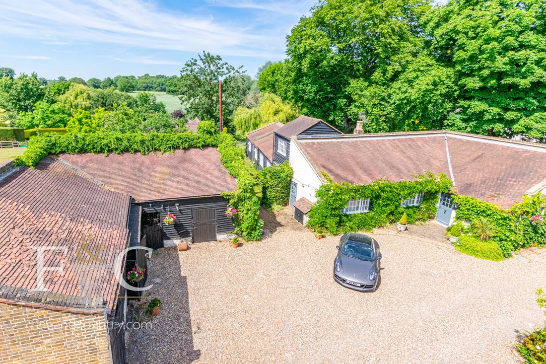 House in Cuffley Hill, Broxbourne, England 1 - 13318165