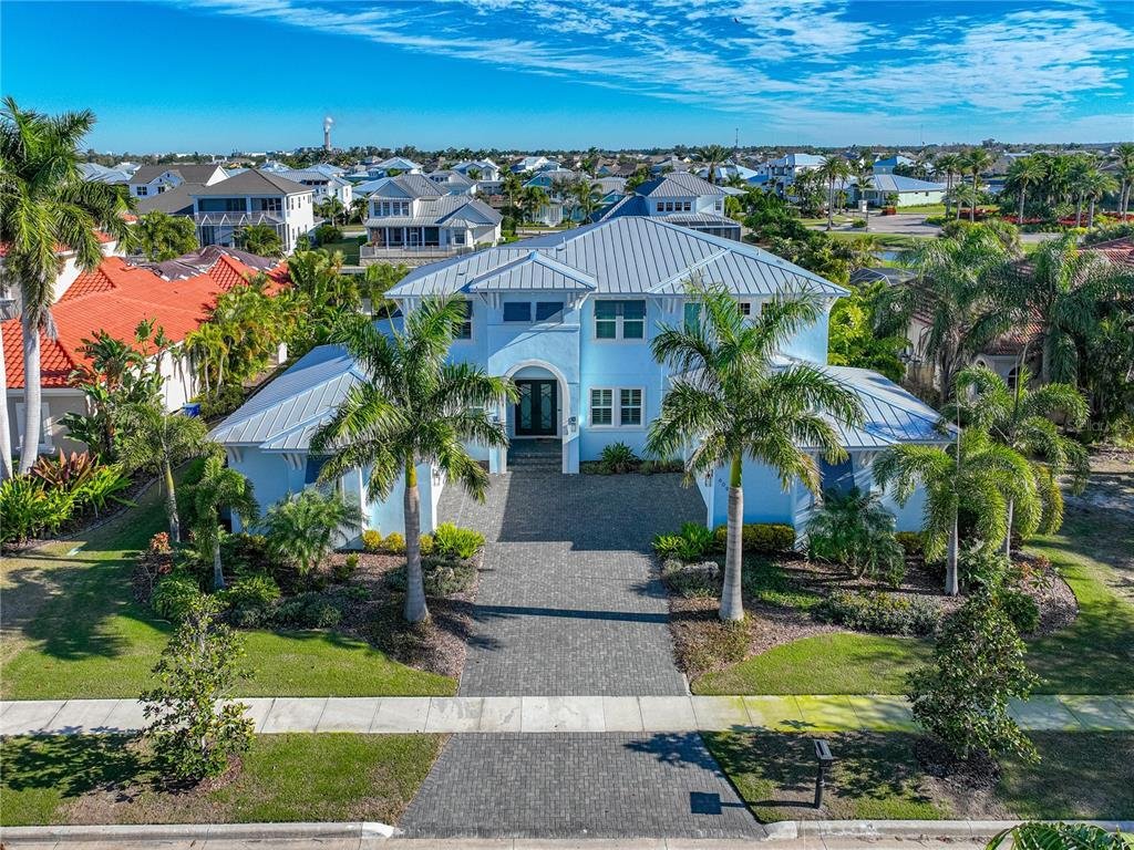 6 Bedrooms Single Family Detached In Apollo Beach, Florida, United